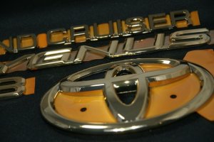 画像6: 送料無料 エンブレム　ゴールドメッキ 【トヨタ　ランドクルーザーシグナスＵＺＪ１００　中期】 ５点セット フロントグリル用トヨタマーク・ランド・クルーザー・シグナス・Ｖ８