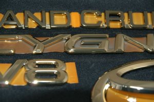 画像4: 送料無料 エンブレム　ゴールドメッキ 【トヨタ　ランドクルーザーシグナスＵＺＪ１００　中期】 ５点セット フロントグリル用トヨタマーク・ランド・クルーザー・シグナス・Ｖ８