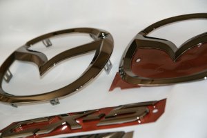 画像9: マットブラック・ピアノブラック・ブラックメッキ 【マツダ　ＣＸ－５　ＫＥ２ＦＷ／ＫＥＥＦＷ】 エンブレム４点セット フロントグリル用マツダマーク、リアマツダマーク、ＣＸ－５、スカイアクティブプレート 