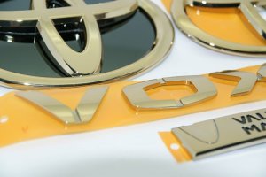 画像5: 送料無料 最高級ゴールドメッキエンブレム 【トヨタ ヴォクシー７０系】 トヨタマーク４点セット フロントグリル用トヨタマーク、リアトヨタマーク　バルブマチックプレート、ＶＯＸＹロゴ