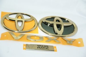 画像14: 送料無料 最高級ゴールドメッキエンブレム 【トヨタ ヴォクシー７０系】 トヨタマーク４点セット フロントグリル用トヨタマーク、リアトヨタマーク　バルブマチックプレート、ＶＯＸＹロゴ