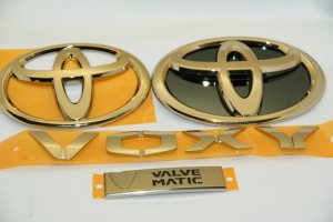 画像15: 送料無料 最高級ゴールドメッキエンブレム 【トヨタ ヴォクシー７０系】 トヨタマーク４点セット フロントグリル用トヨタマーク、リアトヨタマーク　バルブマチックプレート、ＶＯＸＹロゴ